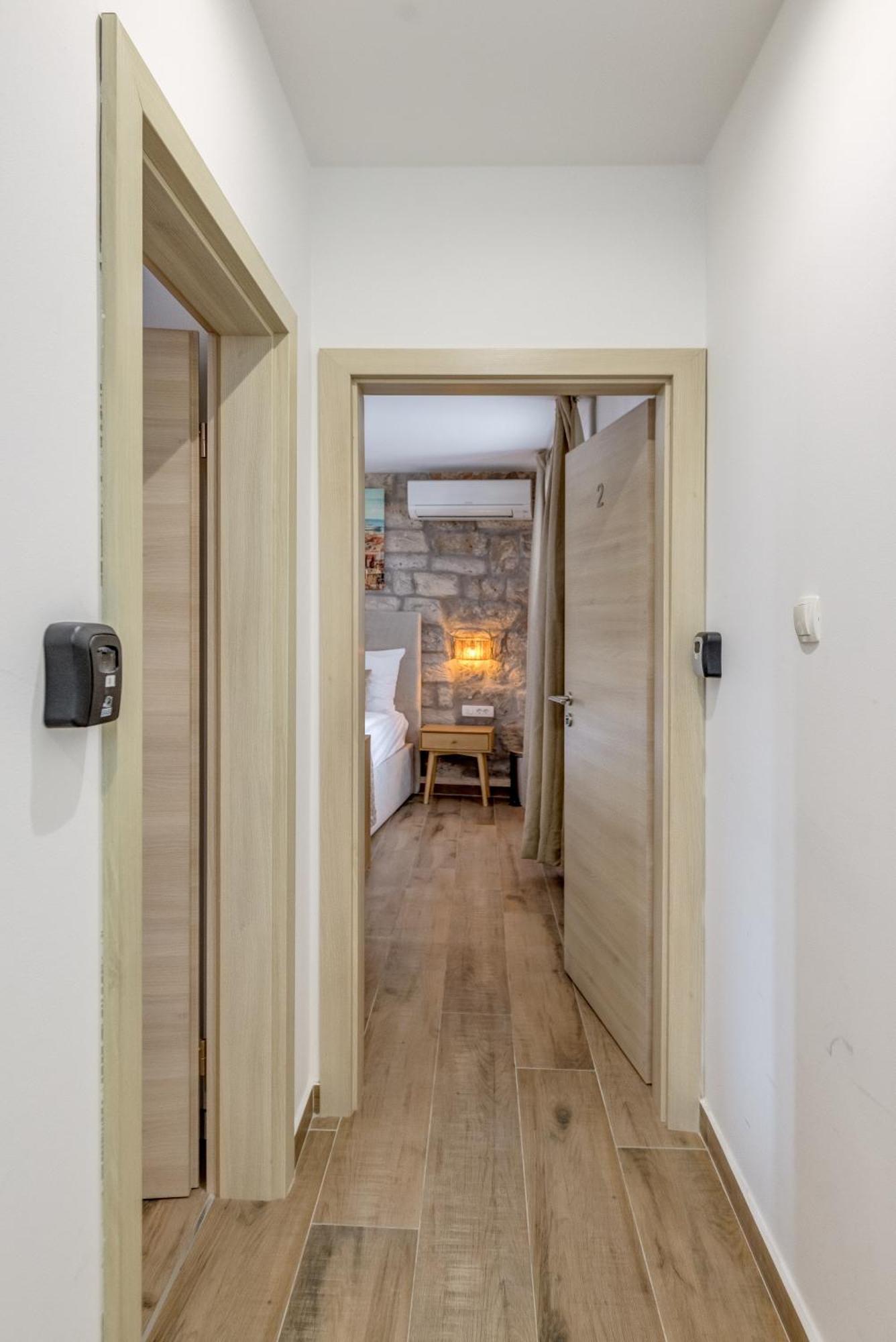 Inmotion Luxury Rooms Split Exterior photo